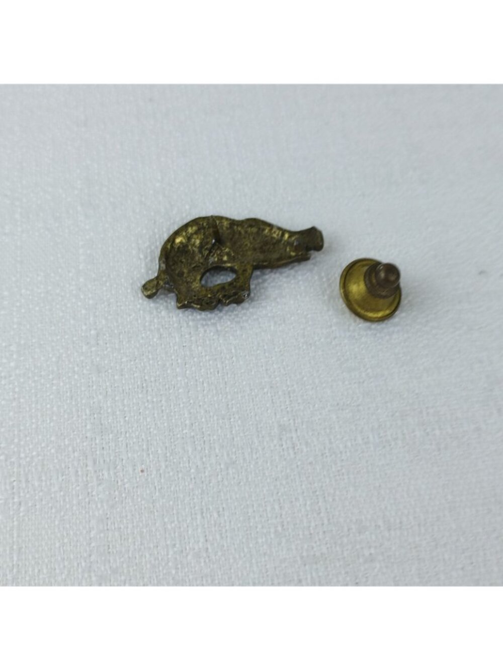 The University Of Arkansas Razorbacks Silver tarnish metal Wild Hog Lapel Pin - Picture 5 of 7